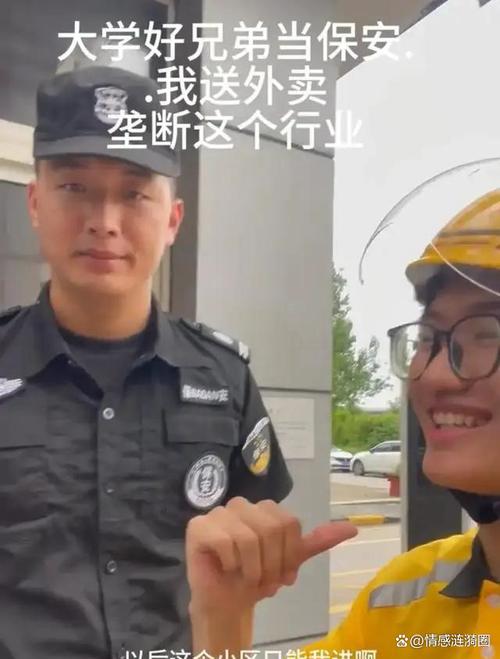 大学生兼职小哥和他们车轮上的暑假