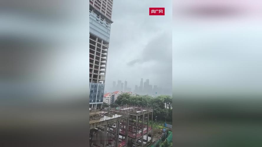 台风“韦帕”近距离掠过深圳  多趟列车停运  市政紧急清理倒伏树木