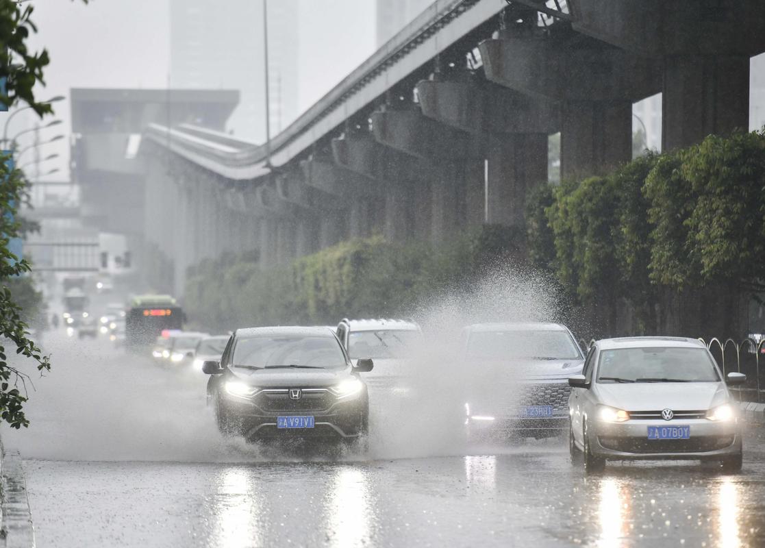 重庆发布暴雨IV级预警 这些路段或将受大到暴雨影响