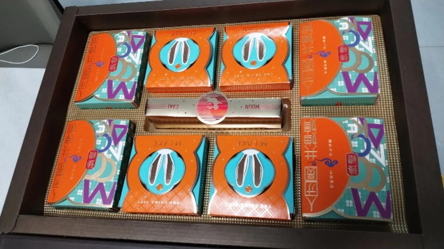 兼职生垫钱三千卖月饼，公司业绩不能靠“自产自销”丨中听