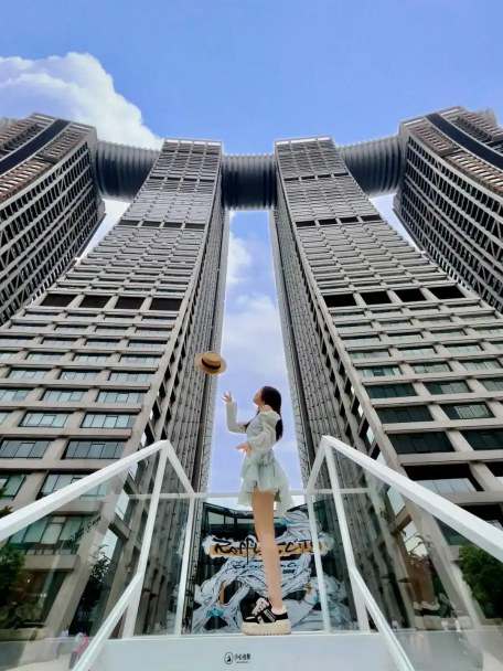 📍重庆4天3晚怎么玩？女生专属攻略 + 避坑指南，人均2k+吃遍酸辣粉/老火锅