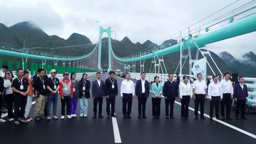 “最美风景在路上·一路安顺”自驾游活动在贵州安顺举办