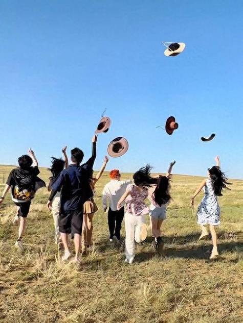 00后的跟团游：不用早起、有跟拍，同龄人旅行团氛围轻松