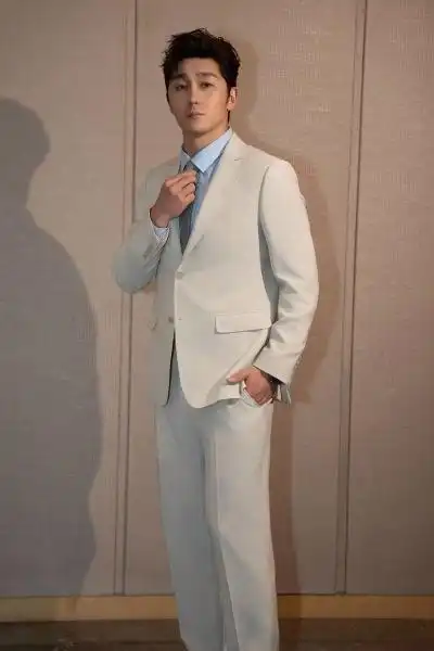 陪爬泰山男演员史元庭回老家种地：未来还会考虑做游泳“陪游”