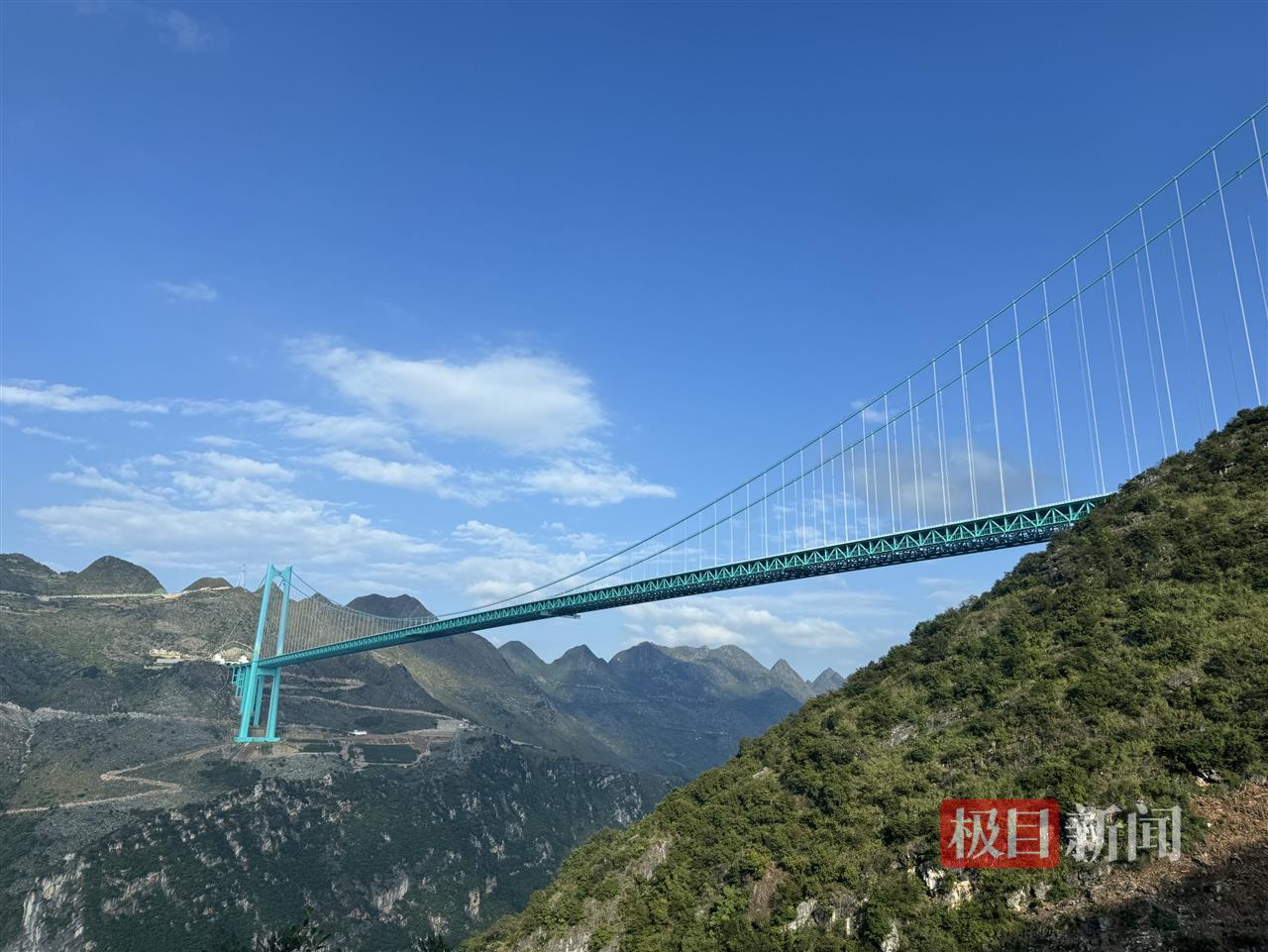 “横竖都是世界第一”的花江峡谷大桥成顶流景点，国庆假期车辆已预约满，文旅局：每天游客过万，建议错峰前来