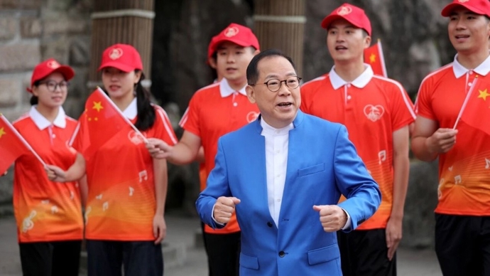 张明敏在黄山唱起《我的中国心》：这首歌属于我们每个中国人