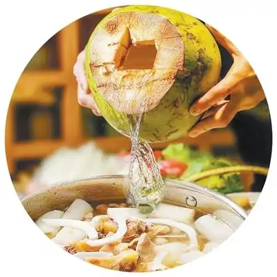 椰子鸡：一锅清甜，品味海岛风情（跟着味蕾去旅行）