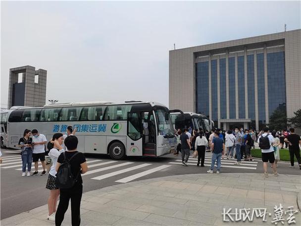 河北高速公路通行费利好带热包车旅游 这么近那么美 周末还免费