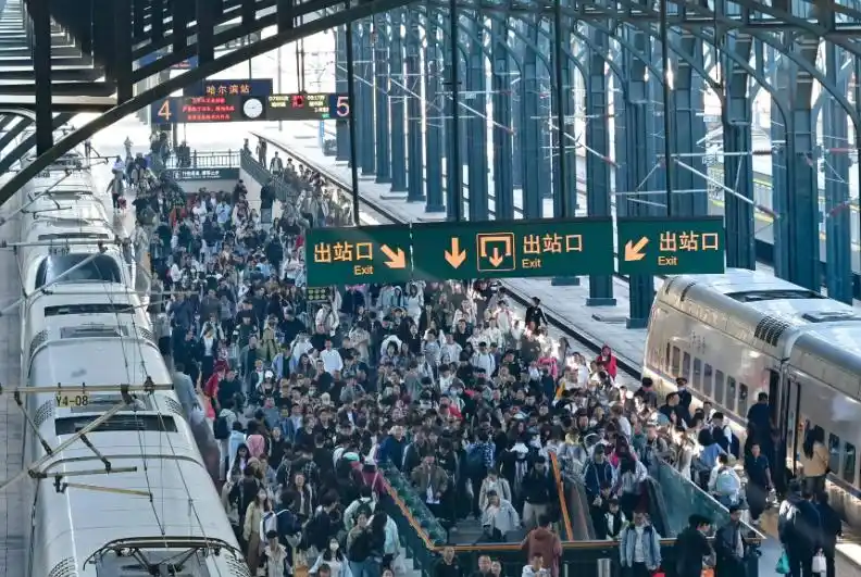 国庆中秋假期市场观察：交通繁忙 绘出经济活力