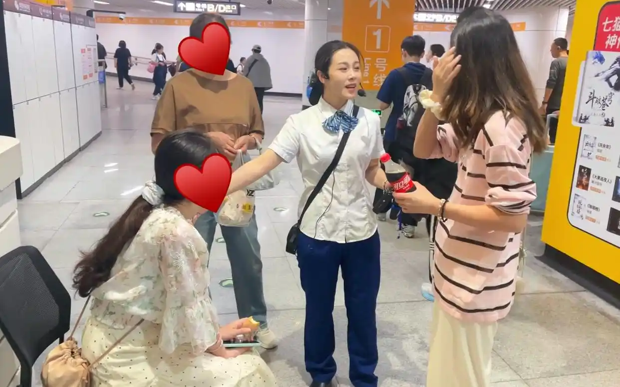 在青岛地铁里，看见一座城市的待客温度｜新京报评论