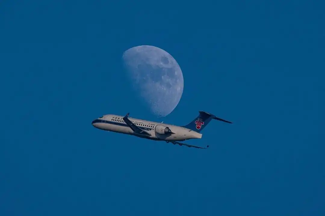中秋夜，300余条航线上超500班次将开启“云端赏月”