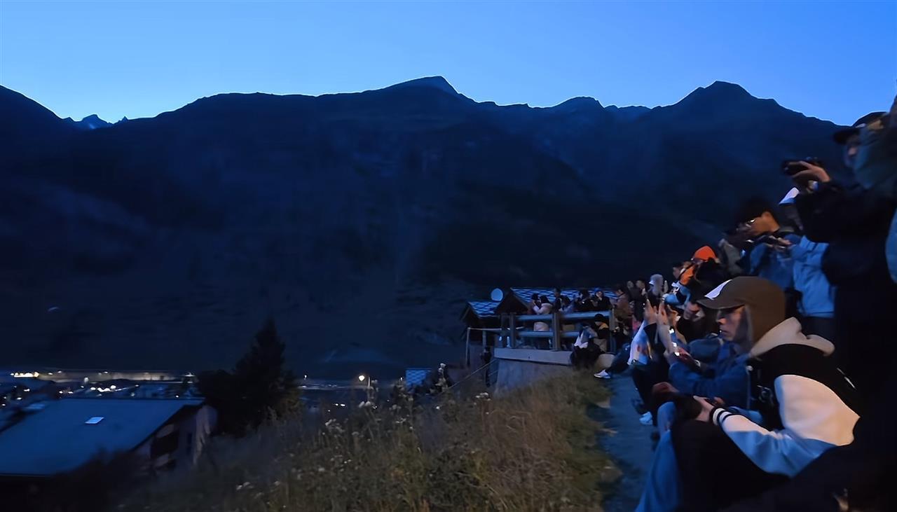 全世界都知道中国人放假了：欧洲、大洋洲多个景点被中国游客“承包”，连挪威2万人口的小岛都堵车了