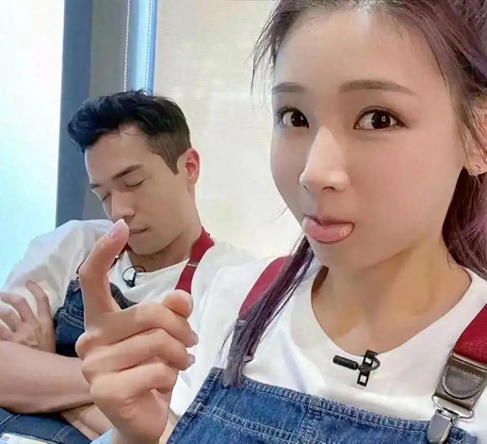 TVB前小花预支蜜月欧洲旅行，获未婚夫送包包，大秀恩爱