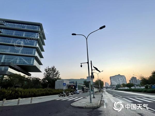 今明两天北京晴朗在线气温回升 温差较大早晚需添衣