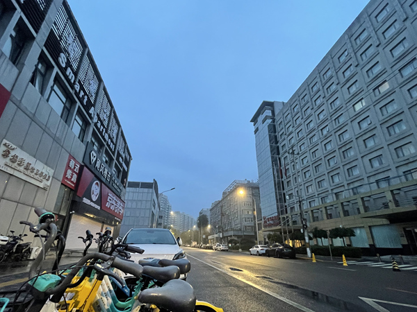 今天白天北京风力较强 夜间起气温明显下降明天山区或现降雪