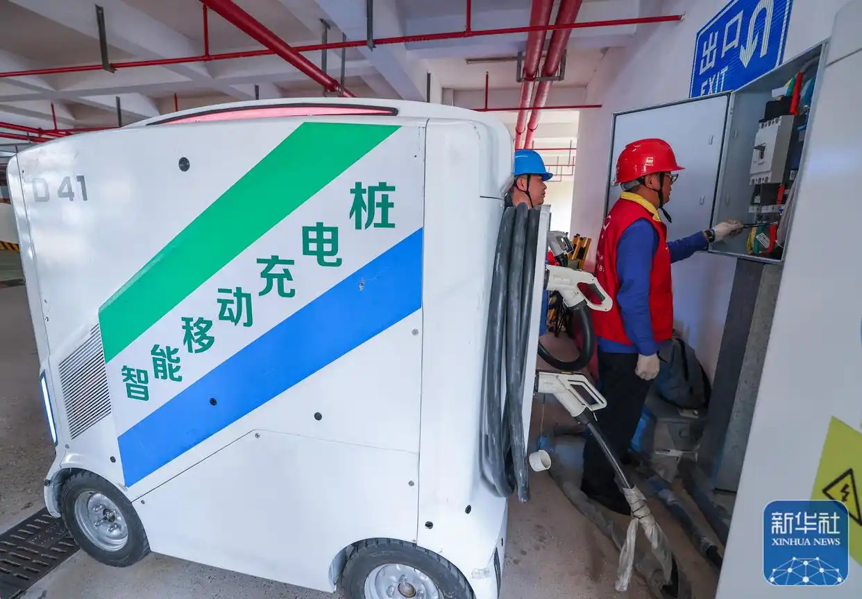 浙江舟山：无人充电车助力海岛旅游“绿色出行”