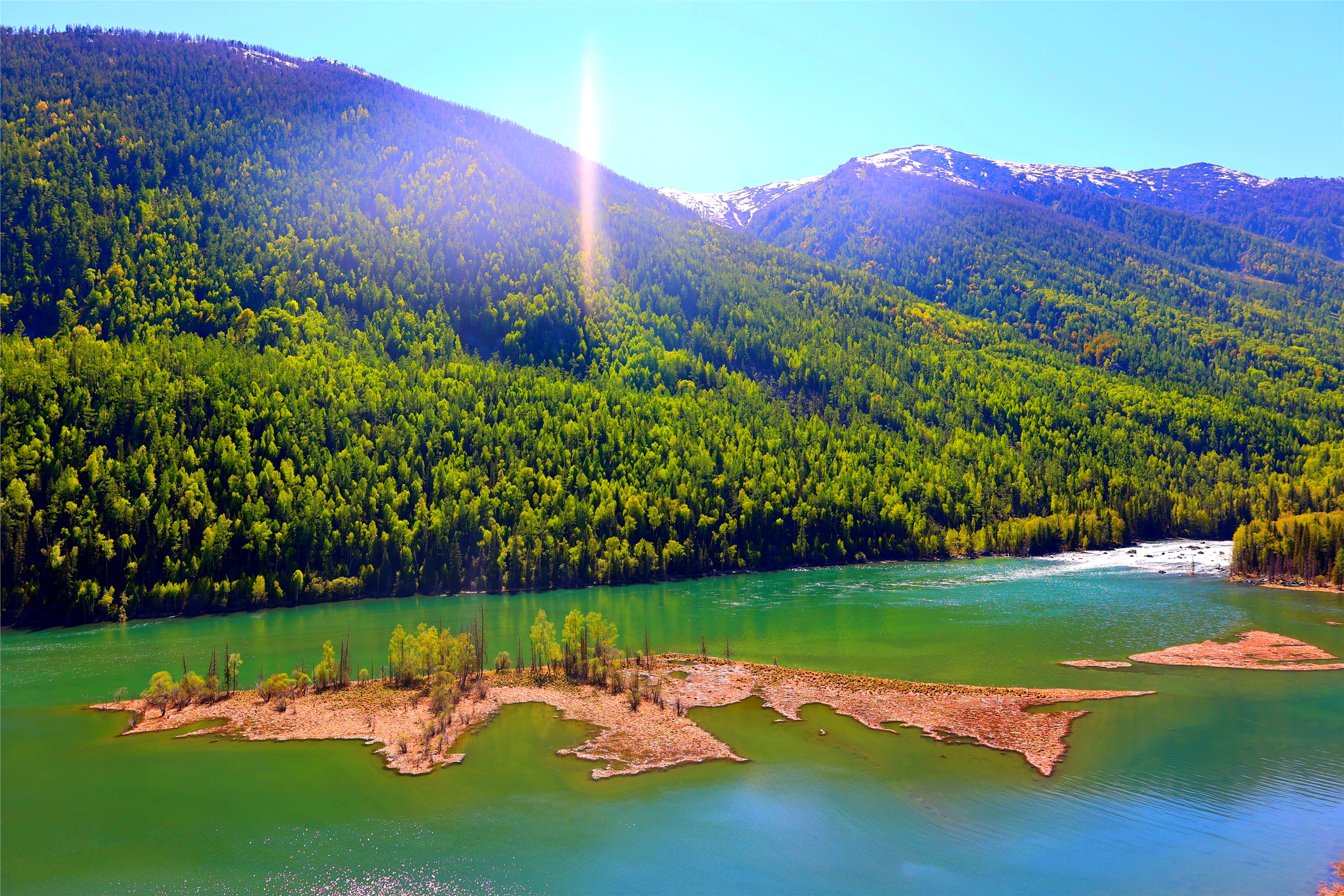 小石榴说科普·山水林田湖草沙之湖②丨为什么说喀纳斯湖是神奇的”变色湖”？