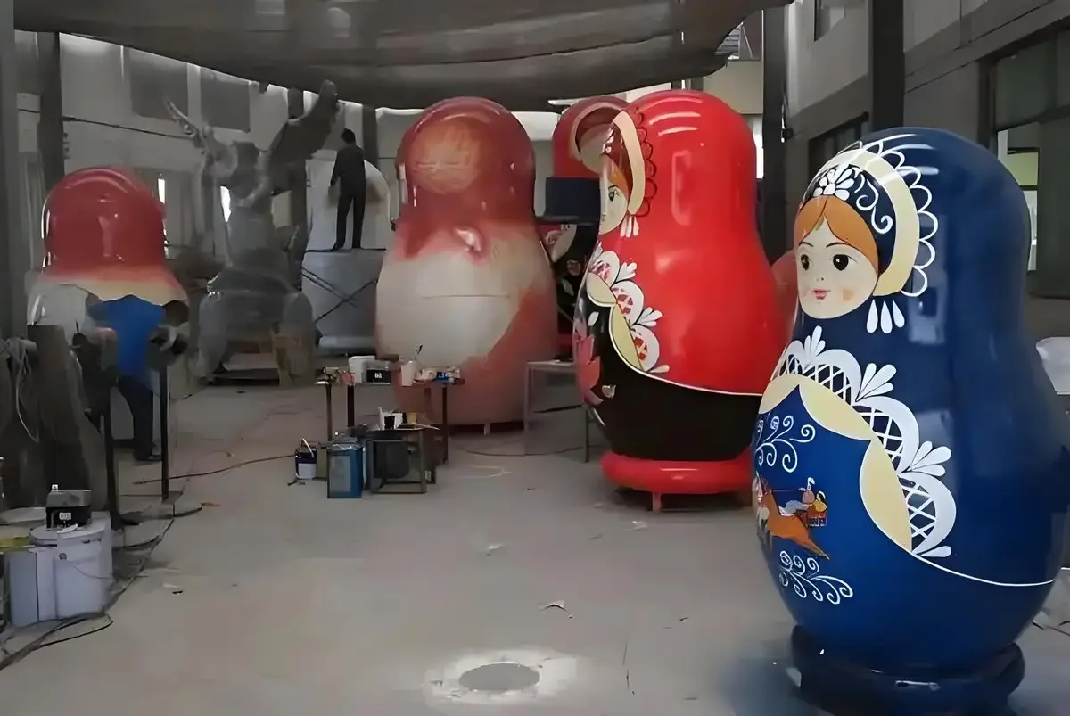 夫妇去泰国度蜜月，新娘试衣间消失，一年后发现被做成不倒翁展览