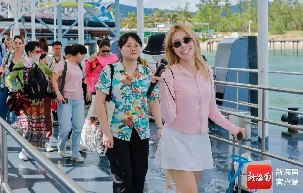 在蜈支洲岛拍出人生照片 海南旅游国际推荐官邂逅海岛浪漫